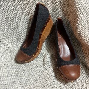 Tory Burch Greta‎ Gray and Brown Wooden wedges, Size 6.5